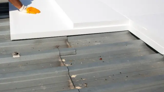 Planchas de poliestireno extruido colocadas sobre una cubierta de chapa metálica